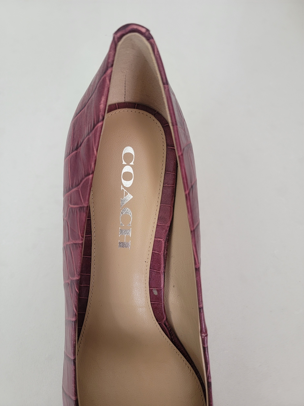 COACH Women's Burgundy Croc-Embossed Leather Pointed Toe Pumps/Heels Size 8.5 - Picture 5 of 6